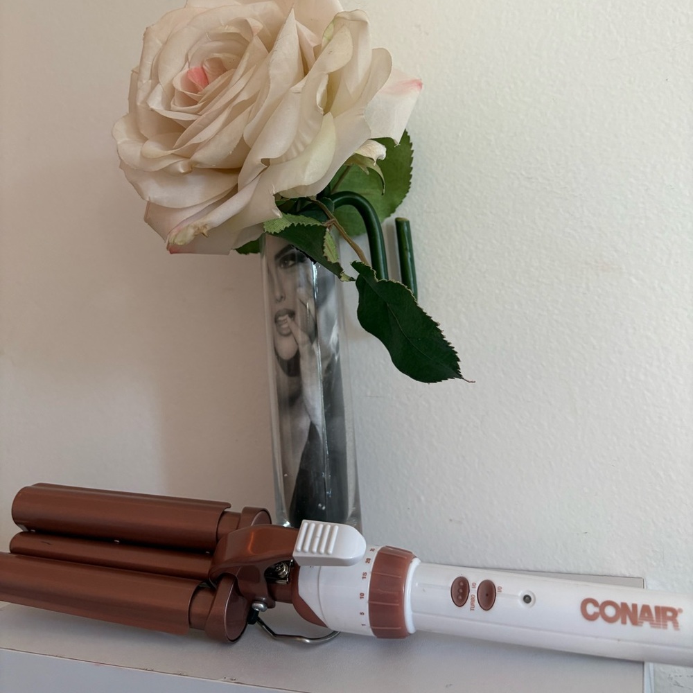 Conair Triple Barrel Waver – Rose Gold & White